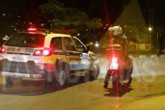 PM age rápido e prende suspeito de furtar shampoo e condicionador em farmácia no Centro de Itabira 