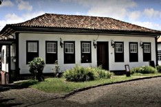 Mesmo com atrasos nos repasses, Prefeitura de Catas Altas garante pagamento do 13º salário integral