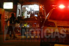 Motociclista é socorrido pelo Samu depois de colidir contra veiculo estacionado no Juca Rosa 