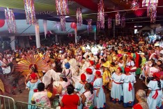 São Gonçalo fez a festa com blocos e bandas que contagiaram os foliões