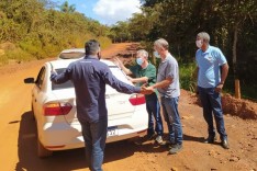 Prefeitura e DER vistoriam estrada de Peti