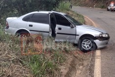 Condutor foge mata a dentro depois de abandonar carro em perseguição da PMRv em Itabira