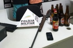 PM de Barão de Cocais prende dupla suspeita de furtos em sitio e recupera rifle calibre 22