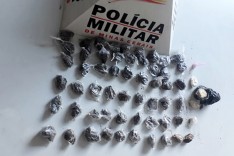 PM apreende mais uma vez buchas de maconha, crack e cocaína no Beco José Getúlio Soares 
