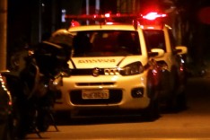 Casal é rendido por bandidos armados e tem veiculo e pertences roubados no bairro Praia