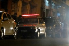 Jovem tem celular e dinheiro levado por bandidos armados no bairro Areão 