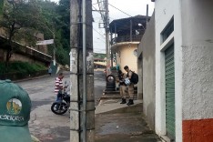 Moradora tem casa invadida por bandidos mais uma vez na Rua João Camilo de Oliveira Torres