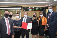 Câmara homenageia entidades e profissionais que se destacam na sociedade