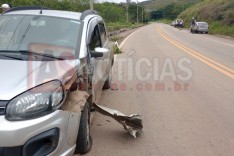 Em pista molhada Kadet roda e bate contra Fiat na mão contraria na AMG-1210 em Itabira