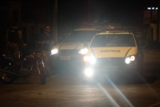 Bandidos armados tomam motocicleta de assalto e levam todos os pertences das vitimas no bairro São Pedro 