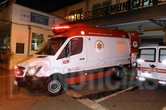 Mulher com escoriações leves é socorrida depois que carro caiu em ribanceira na MGC-120 no Pedreira 