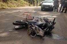 Um grave acidente deixou um motociclista morto ao colidir contra carreta na Estrada 105 em Itabira
