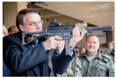 Fuzil de Bolsonaro entra na mira do MPF