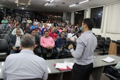 Câmara discute saneamento e pavimentação no Colina da Praia