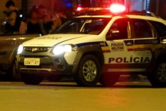 Dois bandidos usando possivelmente um simulacro de pistola 380 assaltaram mais um bar no bairro Fênix 