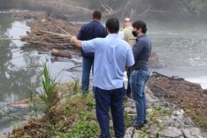 Assoreamento do “Córrego dos Coelhos” atinge o  Rio Santa Bárbara e prejudica captação de água do DAE