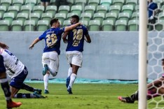Na estreia do Mineiro, Cruzeiro joga bonito, cria várias chances e vence a URT por 3 A 0