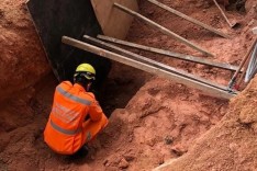 Bombeiros resgatam homens soterrados em obra no bairro Gabiroba em Itabira