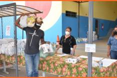 Prefeitura distribui Kits Alimentação e terceiro volume dos PETs aos alunos de São Gonçalo