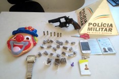 PM prende dois indivíduos suspeitos com drogas, objetos ilícitos e um revolver roubado de Policial  