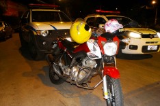 PM apreende adolescente e prende motociclista em uma tentativa de furto em loja no Centro de Itabira 