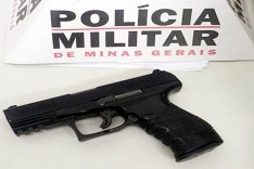 Três maiores e um adolescente foram presos após assaltar com uma replica 380 um trabalhador em ponto de ônibus no Machado