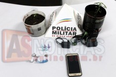 Policiais Militares intensificaram rastreamento prenderam três e recuperaram motocicleta, celular, radio e drogas no Madre Maria de Jesus