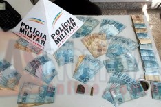 Policia Militar de Barão de Cocais cumpre mandado de busca e apreensão e prendeu dois suspeitos com cerca de R$ 25 mil reais