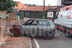  Mulher fica ferida depois de passar mal e colidir Fiat Uno em muro no bairro Gabiroba	