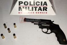 PM prende suspeito de homicídio e apreende arma de fogo utilizada no crime em Lajinha
