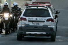 Bandidos armados desistem de roubar motocicleta porque conheciam a vitima no bairro Campestre