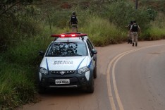 Bandidos armados em uma moto assaltaram motorista de granja próximo ao Matadouro 