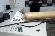 PM de Barão de Cocais prende suspeitos por trafico de drogas e apreende espingarda no bairro Nacional