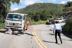 Gravíssimo acidente entre caminhão e moto na na Estrada do Forninho deixou dois mortos sentido Monlevade 