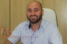 Câmara de São Gonçalo do Rio Abaixo entrega cheque no valor de mais de 800 mil reais para Prefeitura