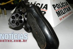 Homem é preso com arma de fogo na Travessa Mariana no bairro Jardim das Oliveiras em Itabira 