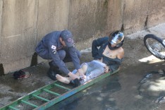 Mais um acidente no canal do Praia desta vez um inabilitado caiu no canal com motocicleta e sofreu fratura na perna 