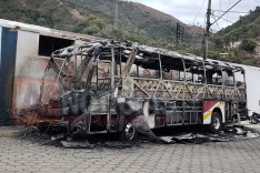 Justiça coloca atrás das grades homem que ateou fogo em ônibus em ferros no ano passado