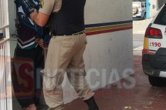 PM prende foragido da justiça na Rua Aprígio da Conceição Pires no bairro Eldorado em Itabira