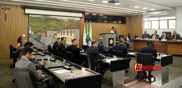 Parlamentares se reunem para votar pauta exclusiva de indicacoes e requerimentos.	